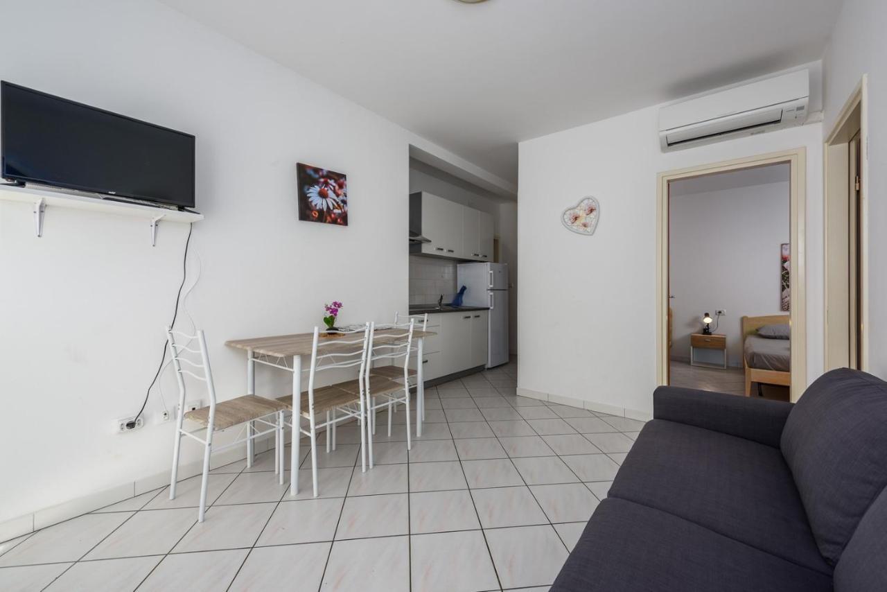Lucrezia House With Apartments Lovrečica Εξωτερικό φωτογραφία